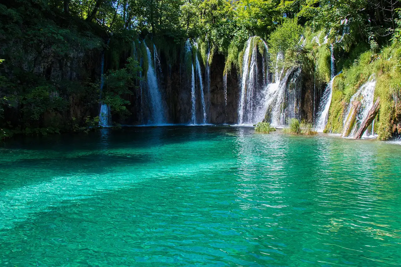 Boardwalks crossing the tufa barriers between the terraced lakes of the Plitvice waterfalls system